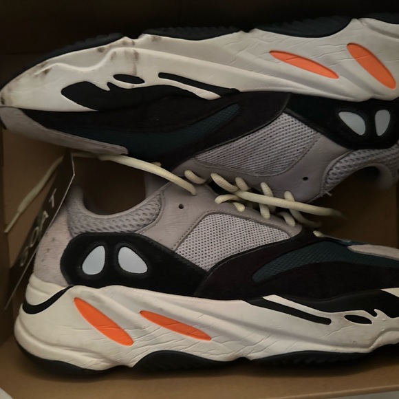 Yeezy Boost 700 Wave Runner - Picture 2 of 8